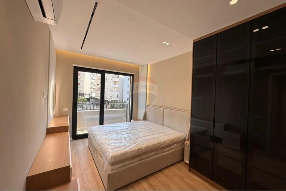 Tirane, jepet me qera apartament 2+1 Kati 3, 110 m² 1.200 € (Liqeni i thate)