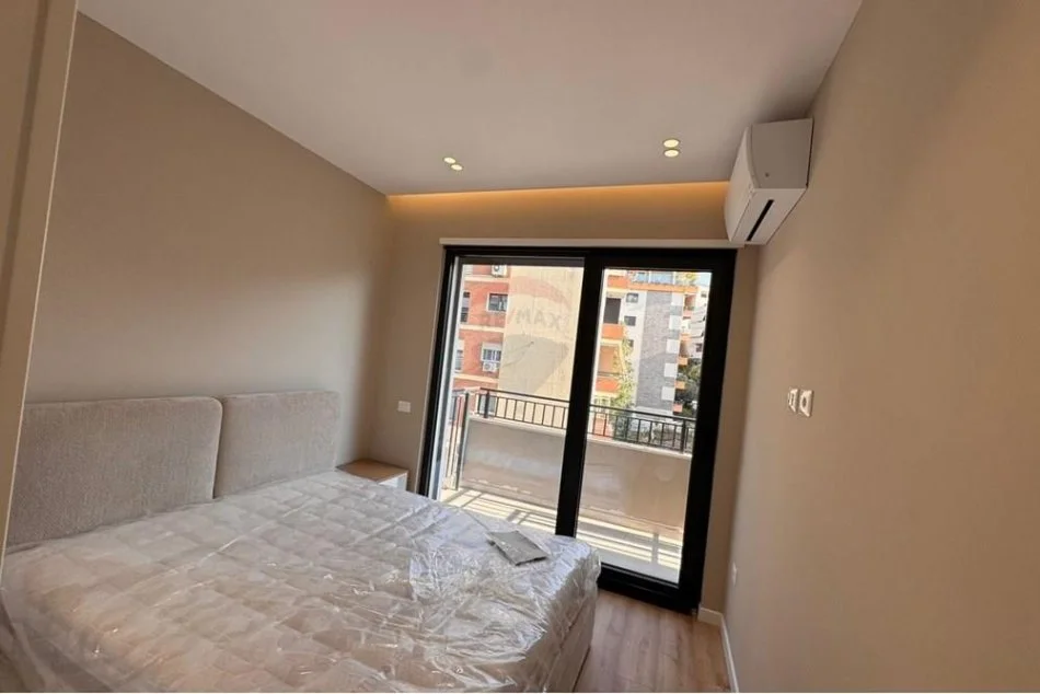 Tirane, jepet me qera apartament 2+1 Kati 3, 110 m² 1.200 € (Liqeni i thate)