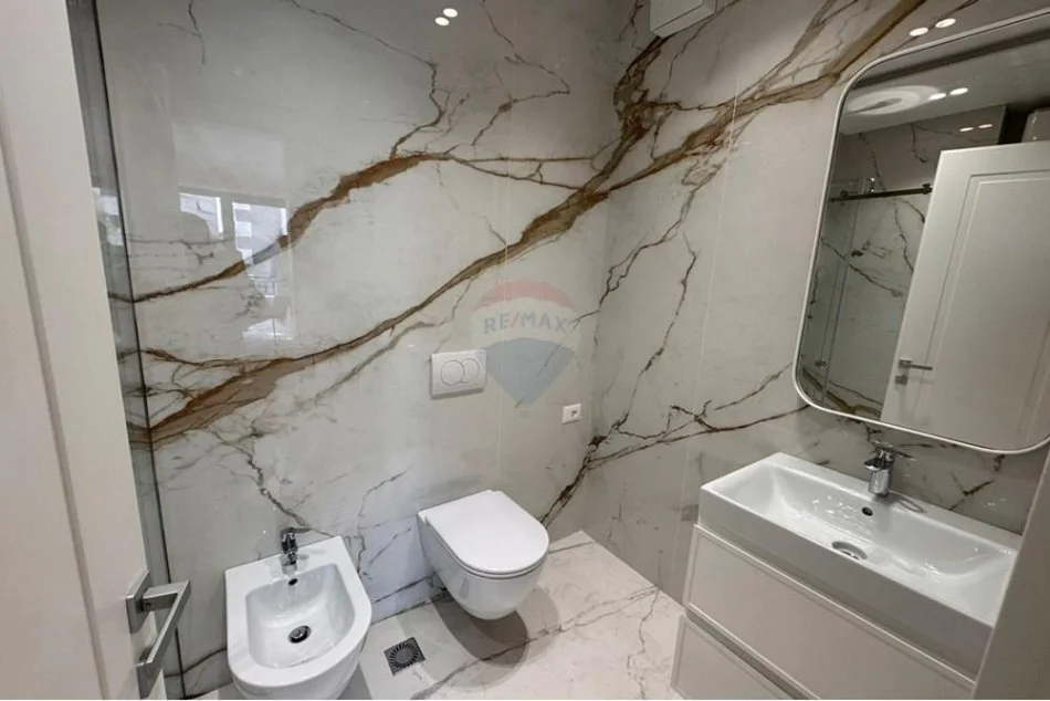 Tirane, jepet me qera apartament 2+1 Kati 3, 110 m² 1.200 € (Liqeni i thate)