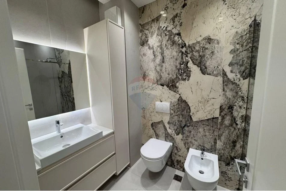 Tirane, jepet me qera apartament 2+1 Kati 3, 110 m² 1.200 € (Liqeni i thate)