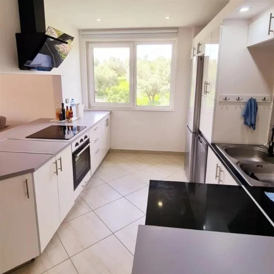 Tirane, shitet apartament 2+1+Aneks+Ballkon Kati 4, 173 m² 288.500 € (Liqeni Thate)