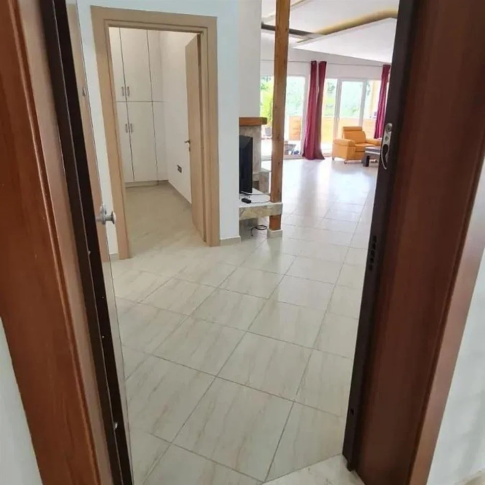 Tirane, shitet apartament 2+1+Aneks+Ballkon Kati 4, 173 m² 288.500 € (Liqeni Thate)