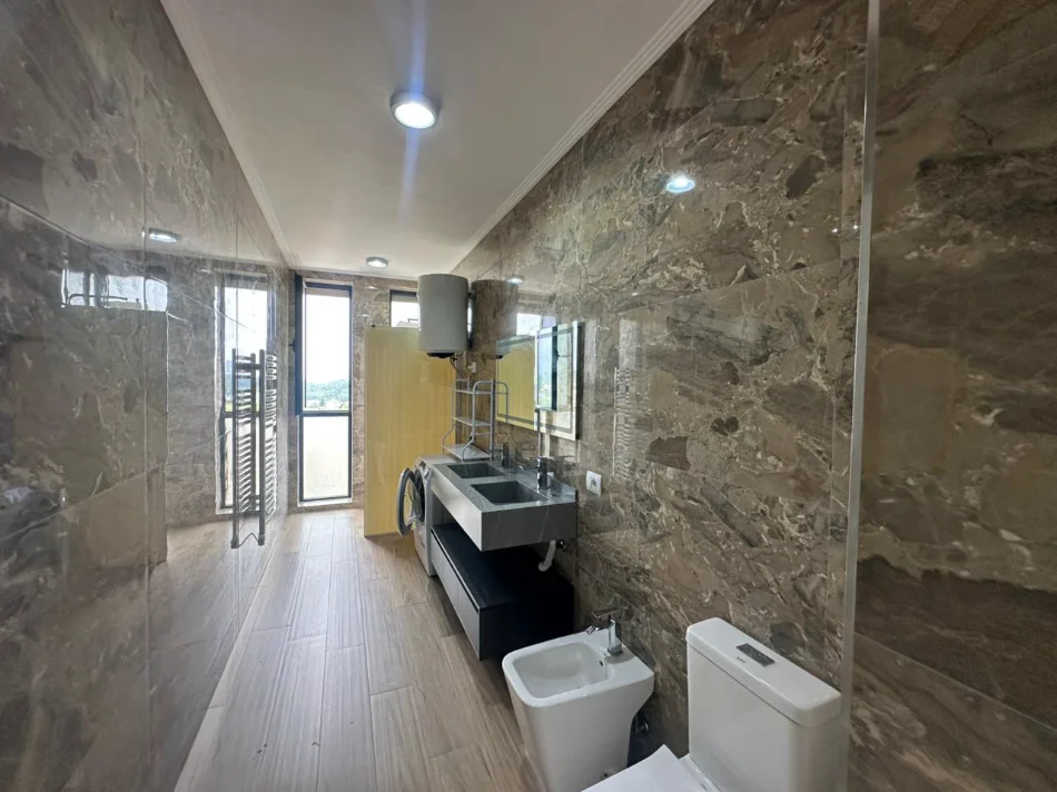 Tirane, shitet apartament 2+1+Ballkon Kati 2, 124 m² (Liqeni i Thate)