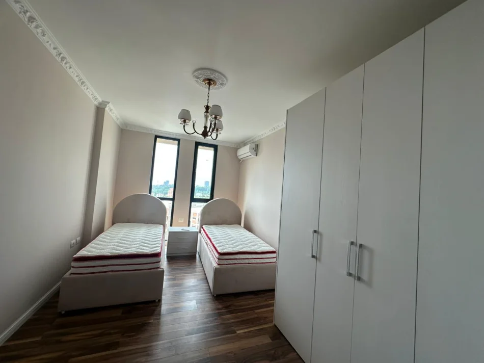 Tirane, shitet apartament 2+1+Ballkon Kati 2, 124 m² (Liqeni i Thate)
