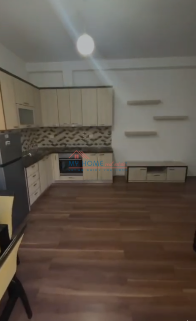 Tirane, jepet me qera apartament 1+1+Ballkon Kati 2, 50 m² 400 € (Rruga Peti)