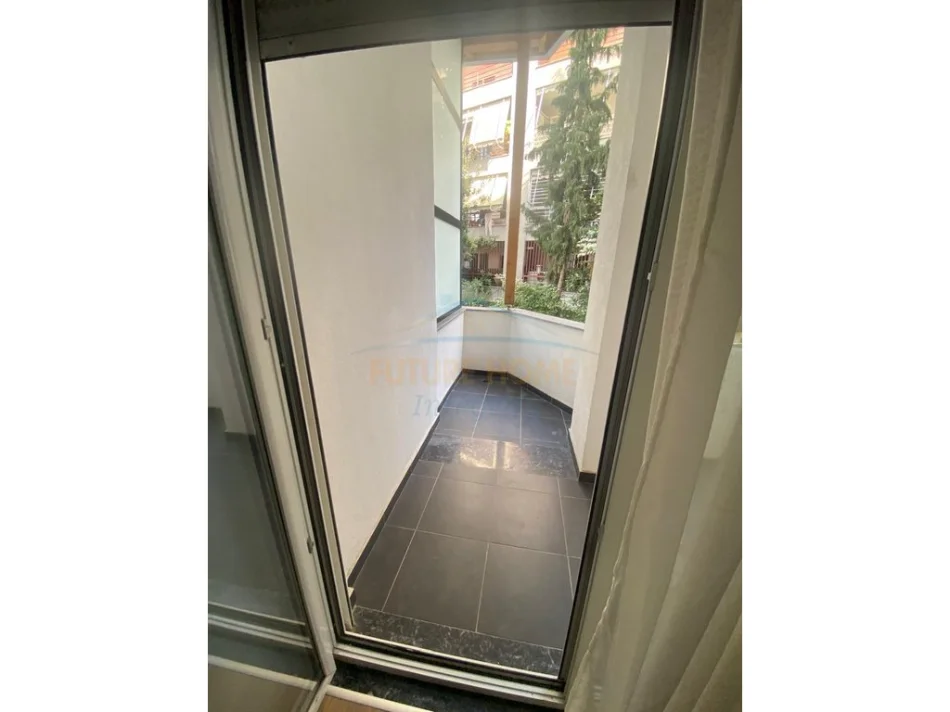 Tirane, jepet me qera apartament 1+1 Kati 1, 70 m² 500 € (LIQENI I THATE , RRUGA PETI)