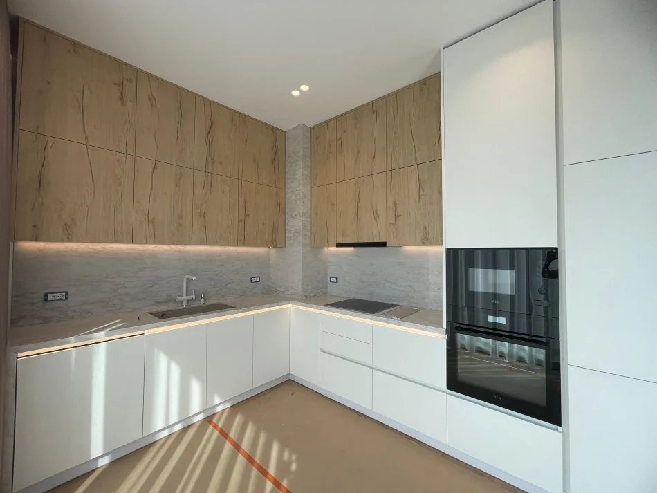 Tirane, shitet apartament 2+1+Aneks+Ballkon Kati 3, 122 m² (Liqeni Thate)