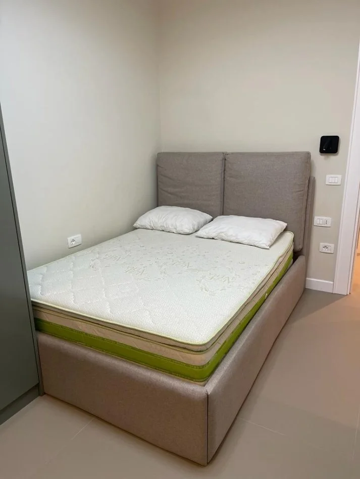 Tirane, jepet me qera apartament 2+1 Kati 4, 205 m² 2.000 € (LIQENI THATE)