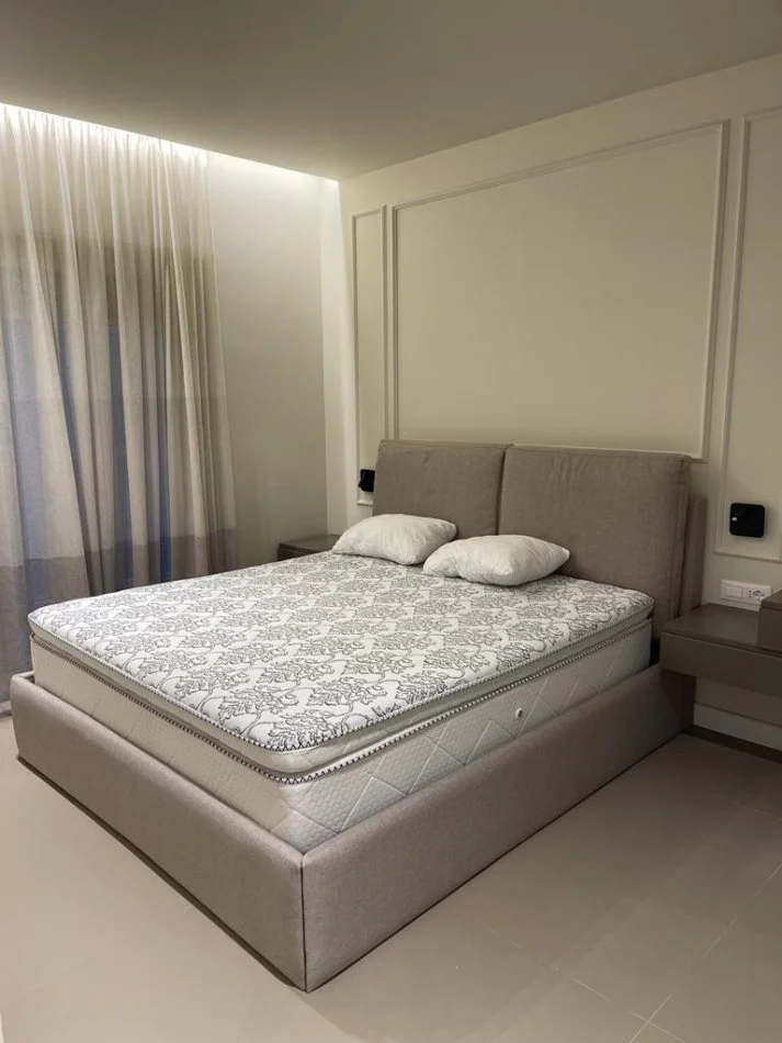 Tirane, jepet me qera apartament 2+1 Kati 4, 205 m² 2.000 € (LIQENI THATE)