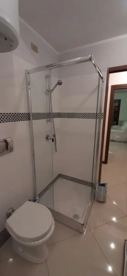 Tirane, jepet me qera apartament 1+1 Kati 3, 80 m² 460 € (Rruga''Dibres")