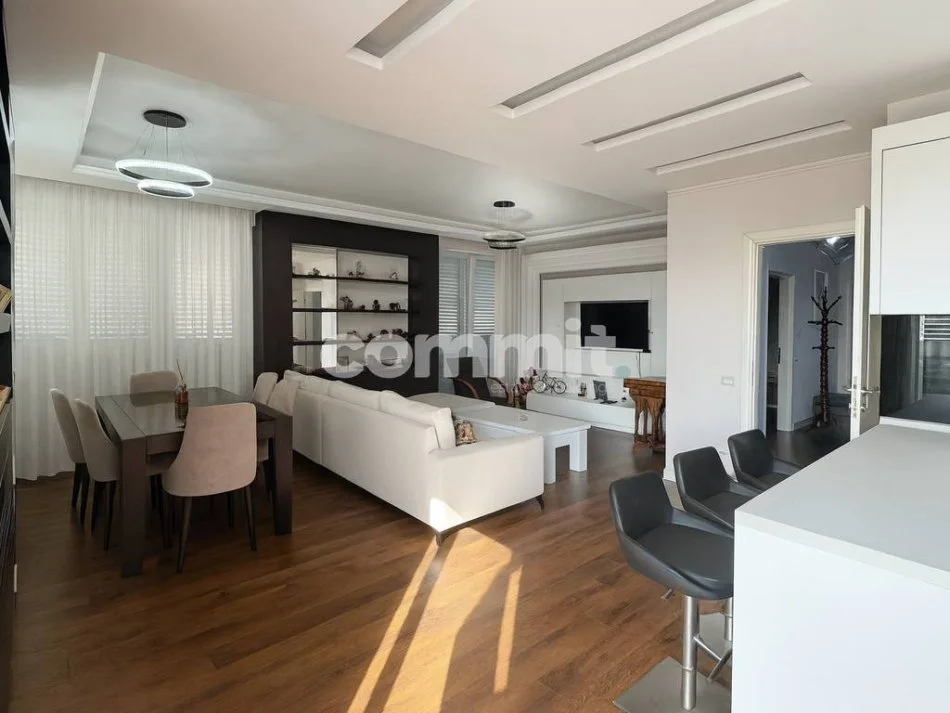 Tirane, jepet me qera apartament 2+1 Kati 3, 130 m² 1.700 € 