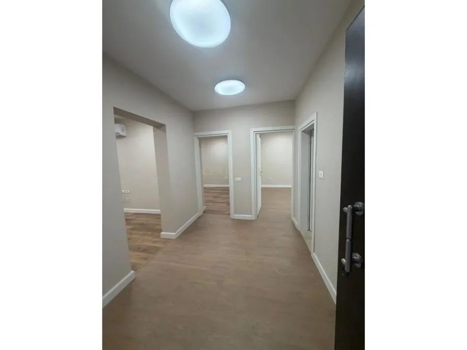 Tirane, jepet me qera zyre Kati 2, 110 m² 1.250 € (WILLSON)