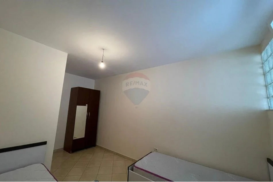 Tirane, jepet me qera apartament 2+1+Ballkon Kati 3, 98 m² 600 € 