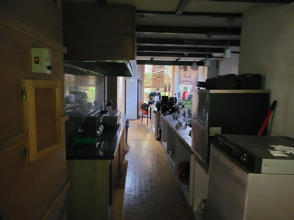 Tirane, jepet me qera ambjent biznesi Kati 0, 800 m² 1.100 € (Fresk)