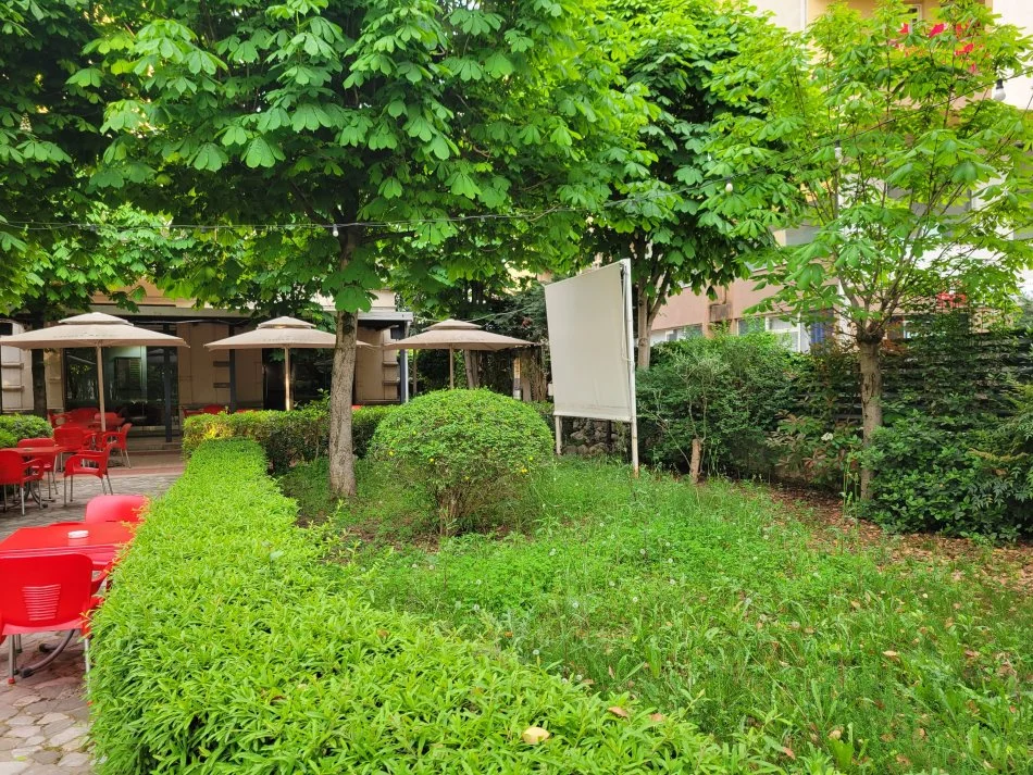 Tirane, jepet me qera ambjent biznesi Kati 0, 800 m² 1.100 € (Fresk)