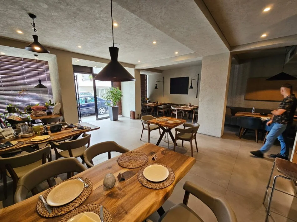 Tirane, jepet me qera lokal Kati 0, 110 m² 1.500 € (KODRA DIELLIT)