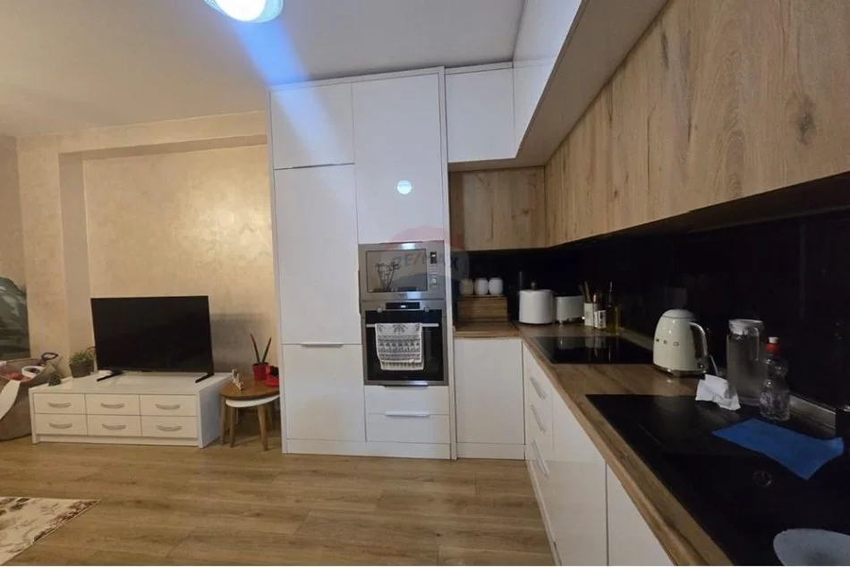 Tirane, jepet me qera apartament 2+1+Ballkon , 85 m² 600 € (5 Maji)