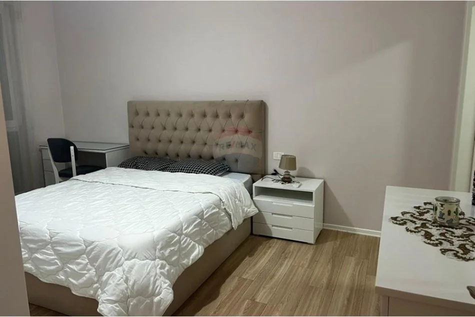 Tirane, jepet me qera apartament 2+1+Aneks+Ballkon Kati 3, 105 m² 800 € (Don Bosko)