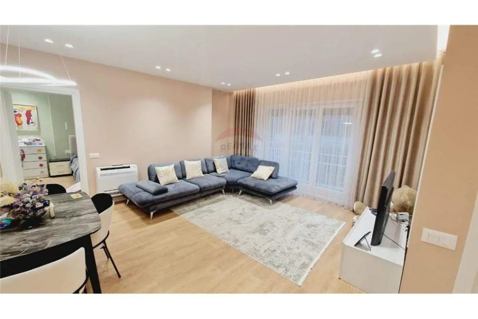 Tirane, jepet me qera apartament 2+1+Aneks+Ballkon Kati 3, 79 m² 800 € (Selvia)