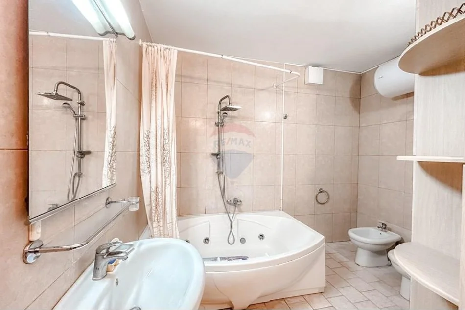 Tirane, jepet me qera apartament 2+1+Aneks+Ballkon Kati 7, 125 m² 750 € (Liqeni Tiranes)