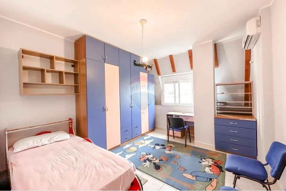 Tirane, jepet me qera apartament 2+1+Aneks+Ballkon Kati 7, 125 m² 750 € (Liqeni Tiranes)