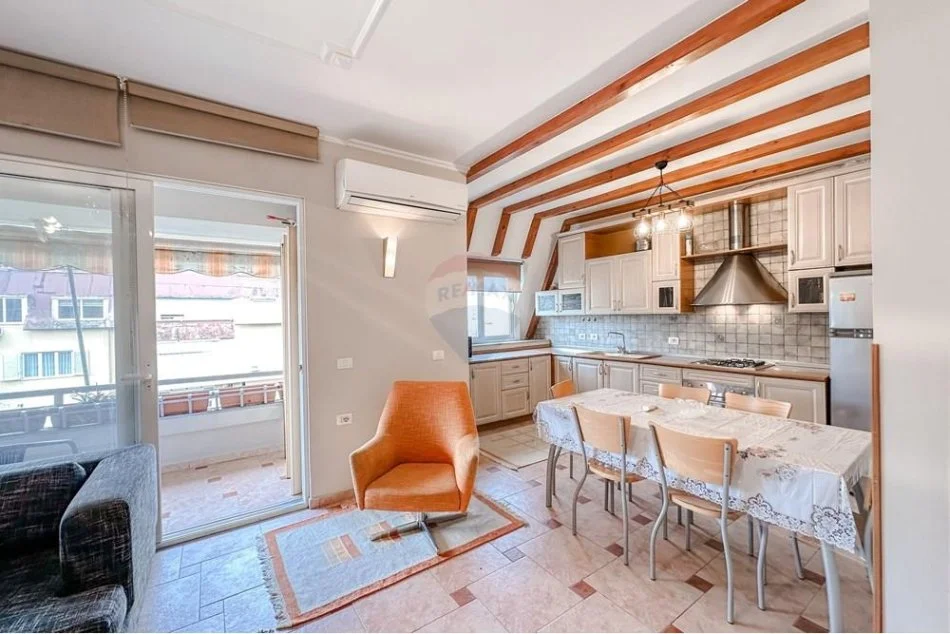 Tirane, jepet me qera apartament 2+1+Aneks+Ballkon Kati 7, 125 m² 750 € (Liqeni Tiranes)