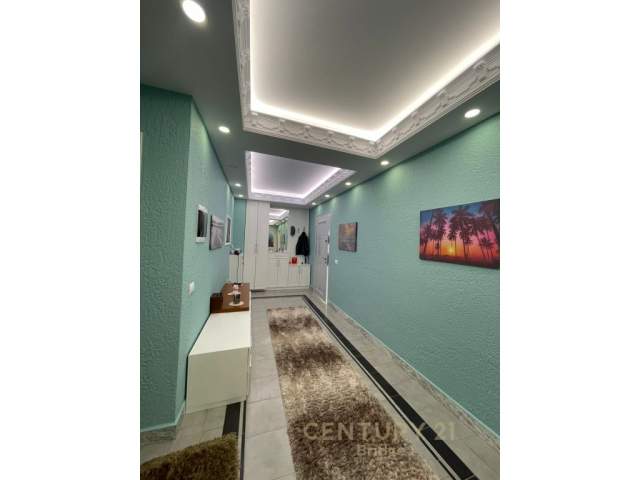 Tirane, shitet Vile 3 Katshe Kati 3, 330 m² 250.000 Euro (Lunder)