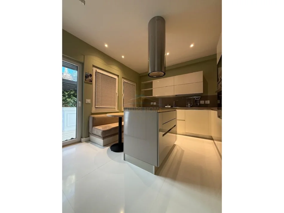 Tirane, Shitet Vile 4-Kateshe , 383 m² 1.380.000 € (TEG , Lunder)