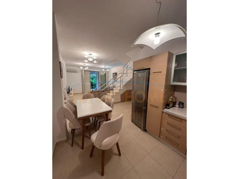 Gjiri Lalezit | , shitet apartament Dublex , 127 m² 300.000 € (GJIRI I LALEZIT , Lura 1)