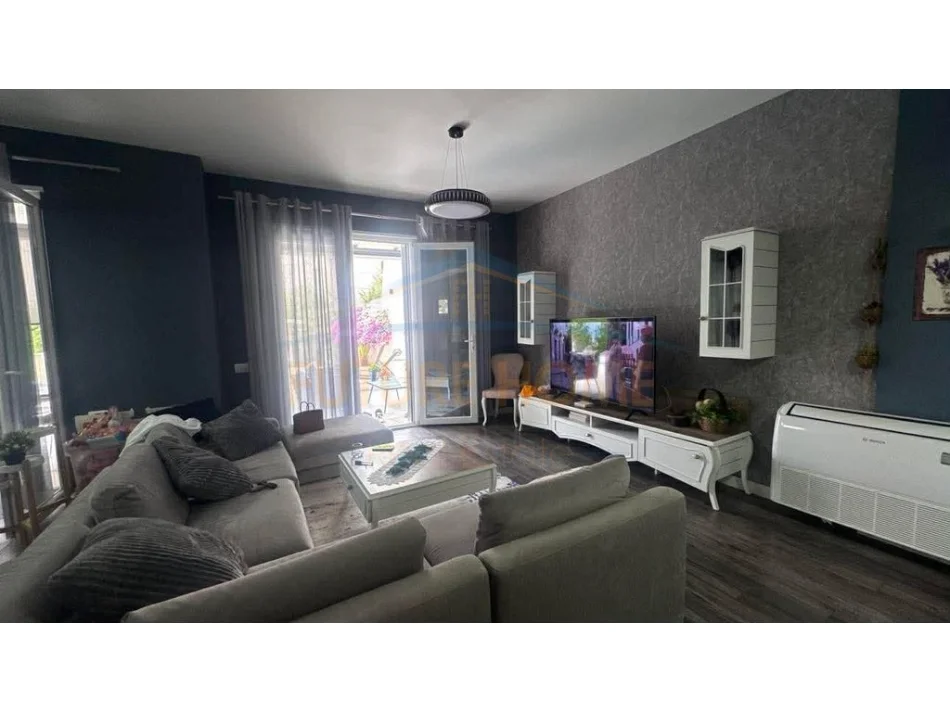 Gjiri Lalezit , Shitet Vile 2 Katshe + Pishine , 200 m² 545.000 € (LURA 3 , GJIRI I LALEZIT)