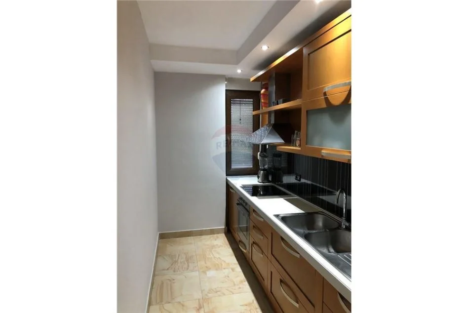 Tirane, jepet me qera apartament 3+1+Ballkon Kati 6, 105 m² 1.100 € (Rr. Reshit Collaku, Shallvaret)