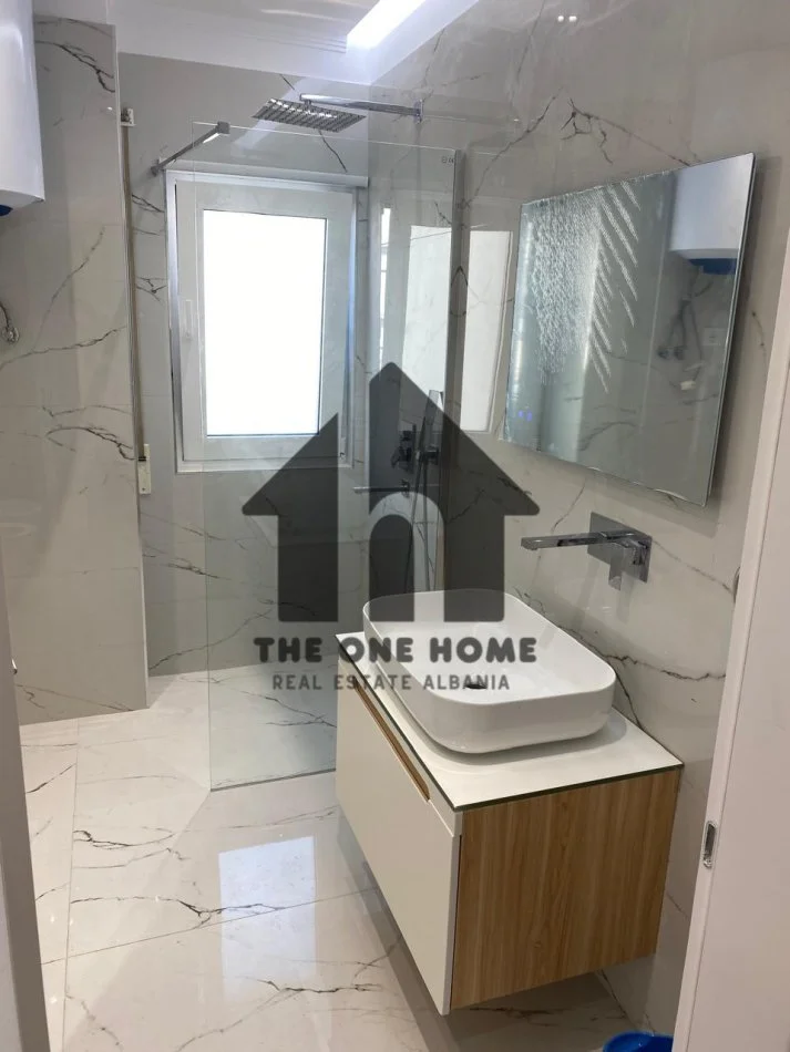 Tirane, jepet me qera apartament 2+1+Ballkon Kati 3, 100 m² 1.000 € (Myslym Shyre)