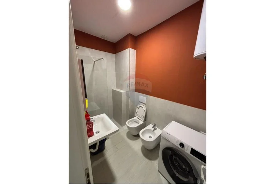 Tirane, jepet me qera apartament 1+1 Kati 2, 69 m² 400 € (Xhon Belushi)
