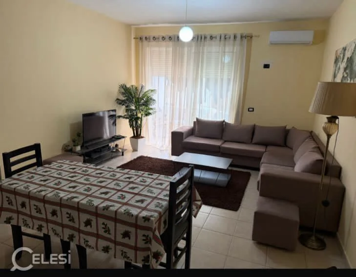 Tirane, jepet me qera apartament 2+1+Ballkon Kati 5, 96 m² 550 € (LIQENI I THATE , PRANE HOTEL RADISON)