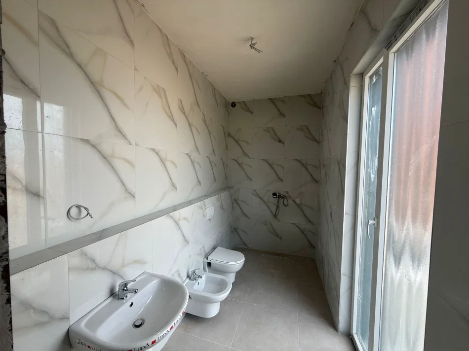 Tirane, shitet apartament 2+1 Kati 9, 92 m² 195.000 € (ish fusha aviacionit)