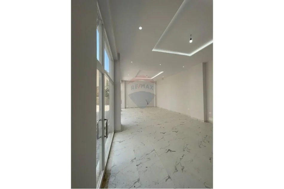 Tirane, jepet me qera ambjent biznesi Kati 0, 80 m² 800 € (Rruga e Dafinave)