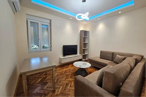 Tirane, jepet me qera apartament 1+1+Ballkon Kati 3, 74 m² 550 € (Rruga e Dibres)