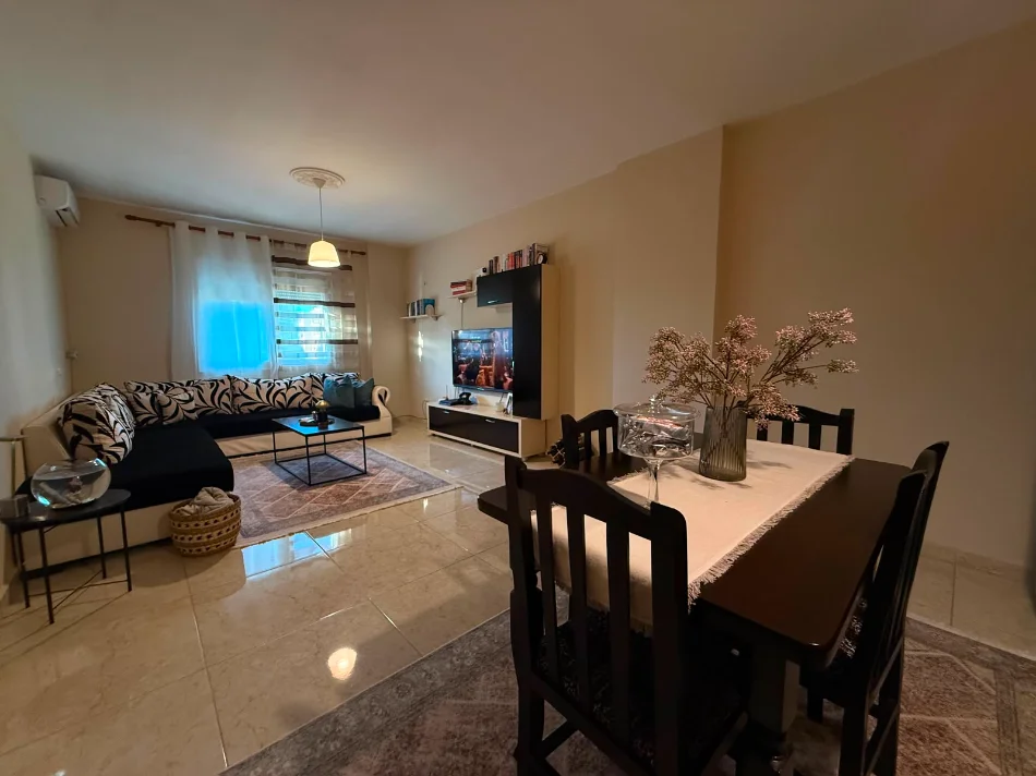Tirane, jepet me qera apartament 1+1 Kati 7, 70 m² 650 € (MYSLYM SHYRI)