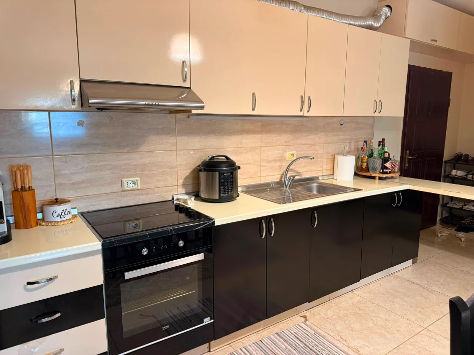 Tirane, jepet me qera apartament 1+1 Kati 7, 70 m² 650 € (MYSLYM SHYRI)