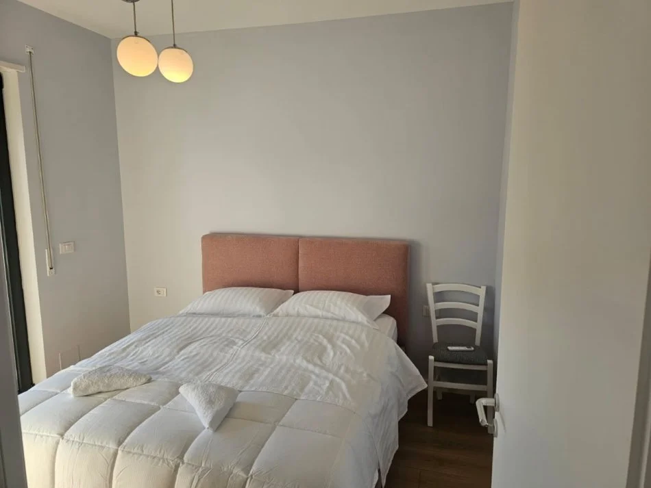 Tirane, jepet me qera apartament 1+1 Kati 7, 58 m² 500 € (QENDER)