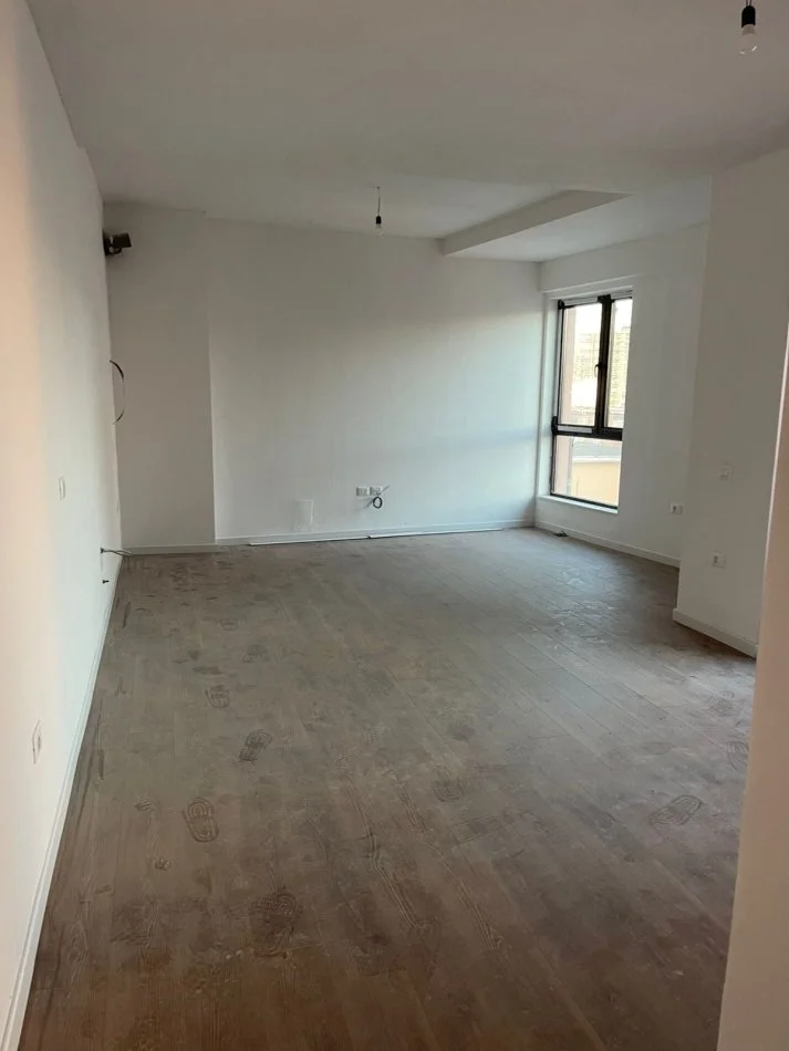 Tirane, jap me qera apartament 2+1 Kati 6, 90 m² 1.000 € (Rruga Myslym Shyri)
