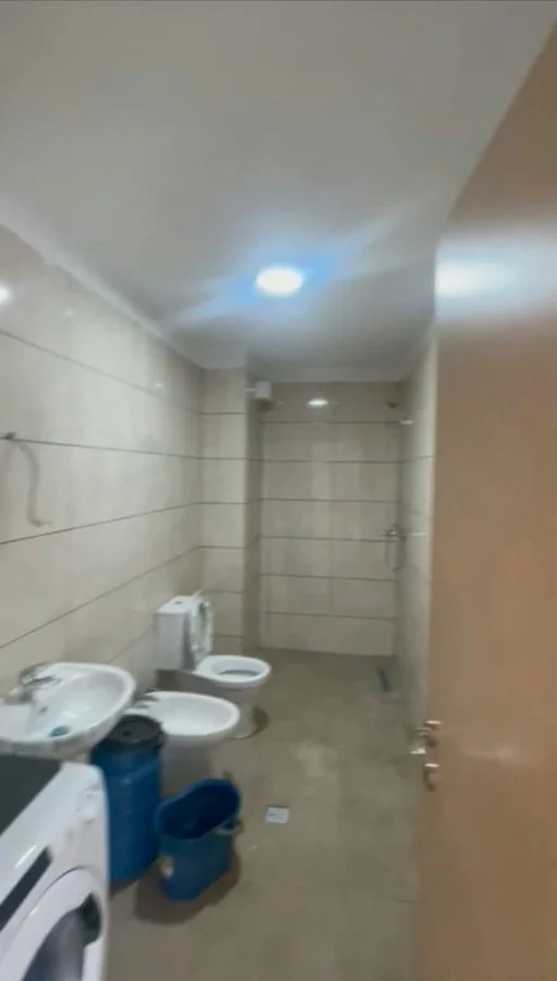 Tirane, jepet me qera apartament 3+1+Ballkon Kati 3, 117 m² 450 € (Rruga "5 Maji")