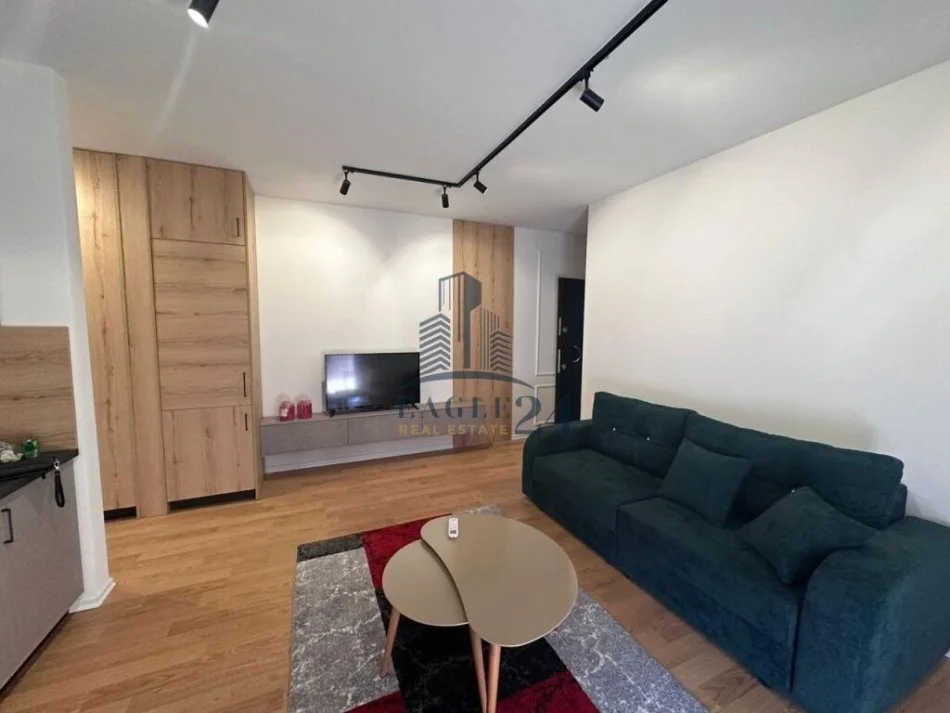 Tirane, jepet me qera apartament 1+1 , 75 m² (SELITE)