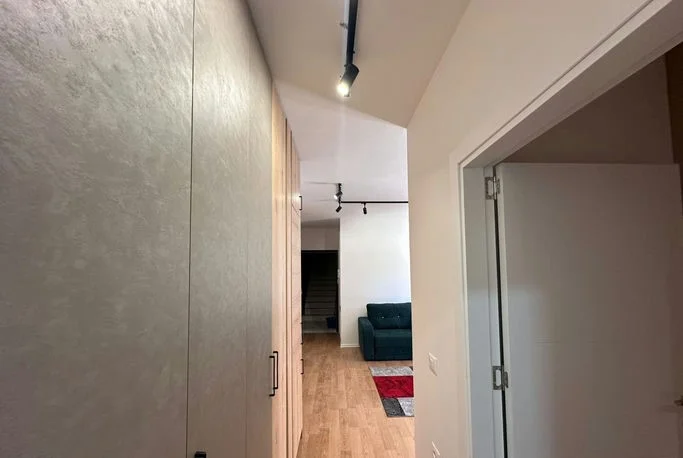 Tirane, jepet me qera apartament 1+1+Ballkon , 70 m² (Rruga "Hasan Vogli")