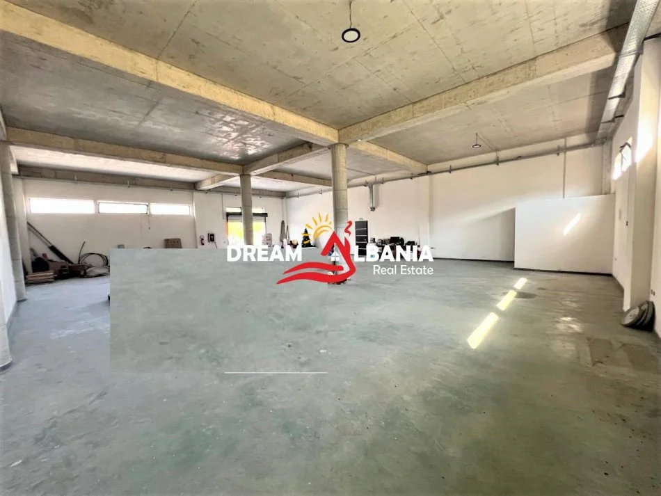 Tirane, jepet me qera magazine Kati 0, 200 m² 1.000 € (Ne Zonen e Kombinatit, prane Primavera Casa)