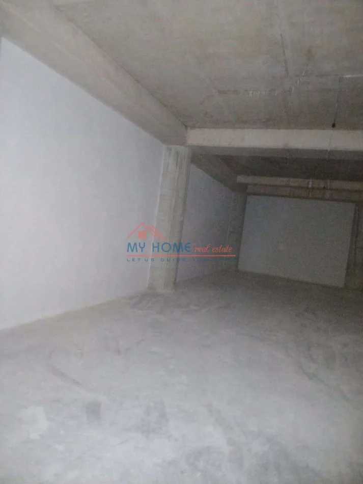 Tirane, jepet me qera magazine Kati -1, 157 m² 1.000 € (Bulevardi i Ri)