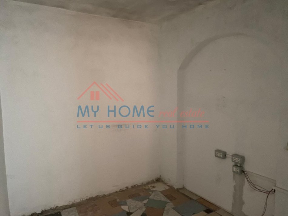 Tirane, jepet me qera magazine Kati 0, 220 m² 900 € (Rruga Siri Kodra)