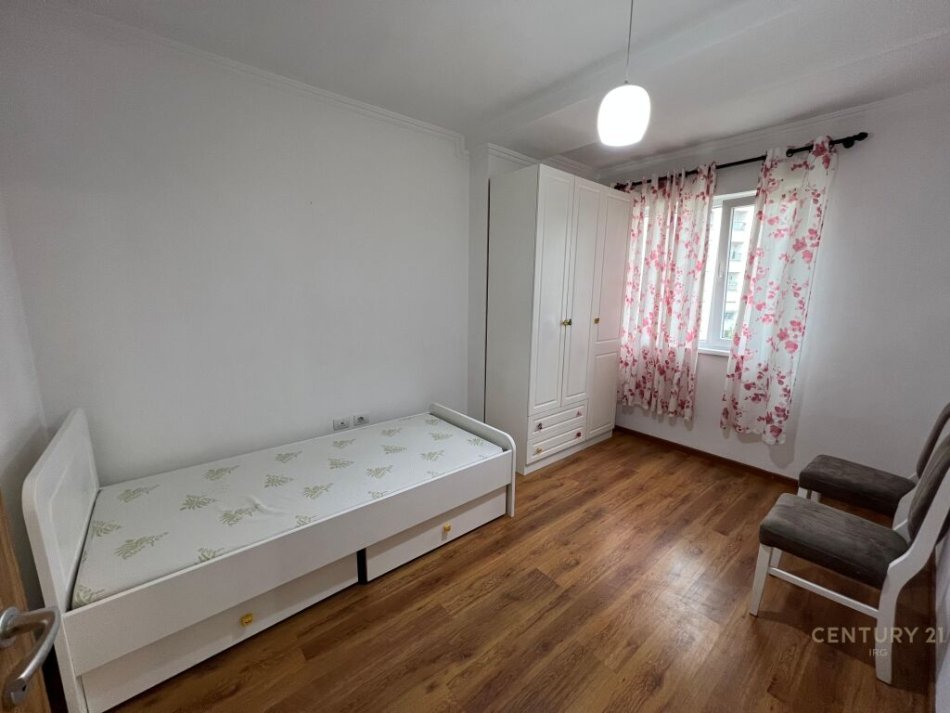Tirane, jepet me qera apartament 2+1 Kati 2, 90 m² 650 € (Kompleksi Kontakt)