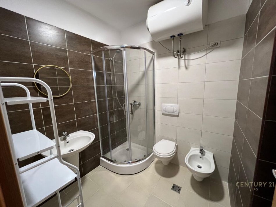 Tirane, jepet me qera apartament 2+1 Kati 2, 90 m² 650 € (Kompleksi Kontakt)