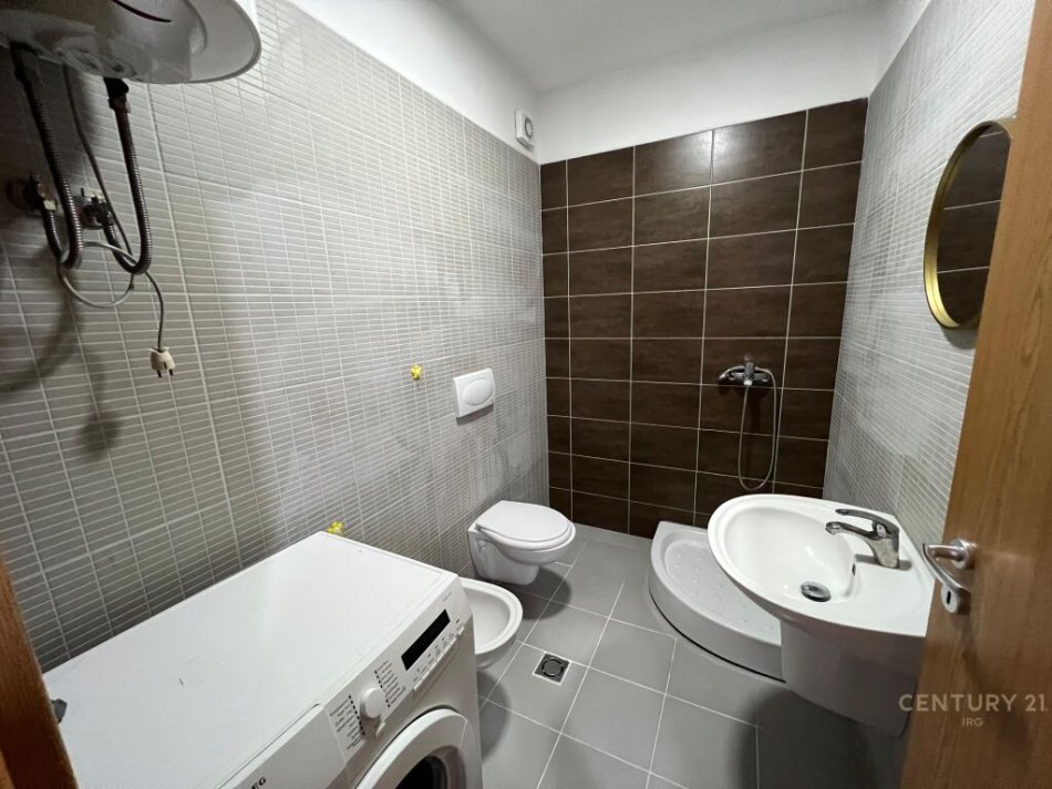 Tirane, jepet me qera apartament 2+1 Kati 2, 90 m² 650 € (Kompleksi Kontakt)
